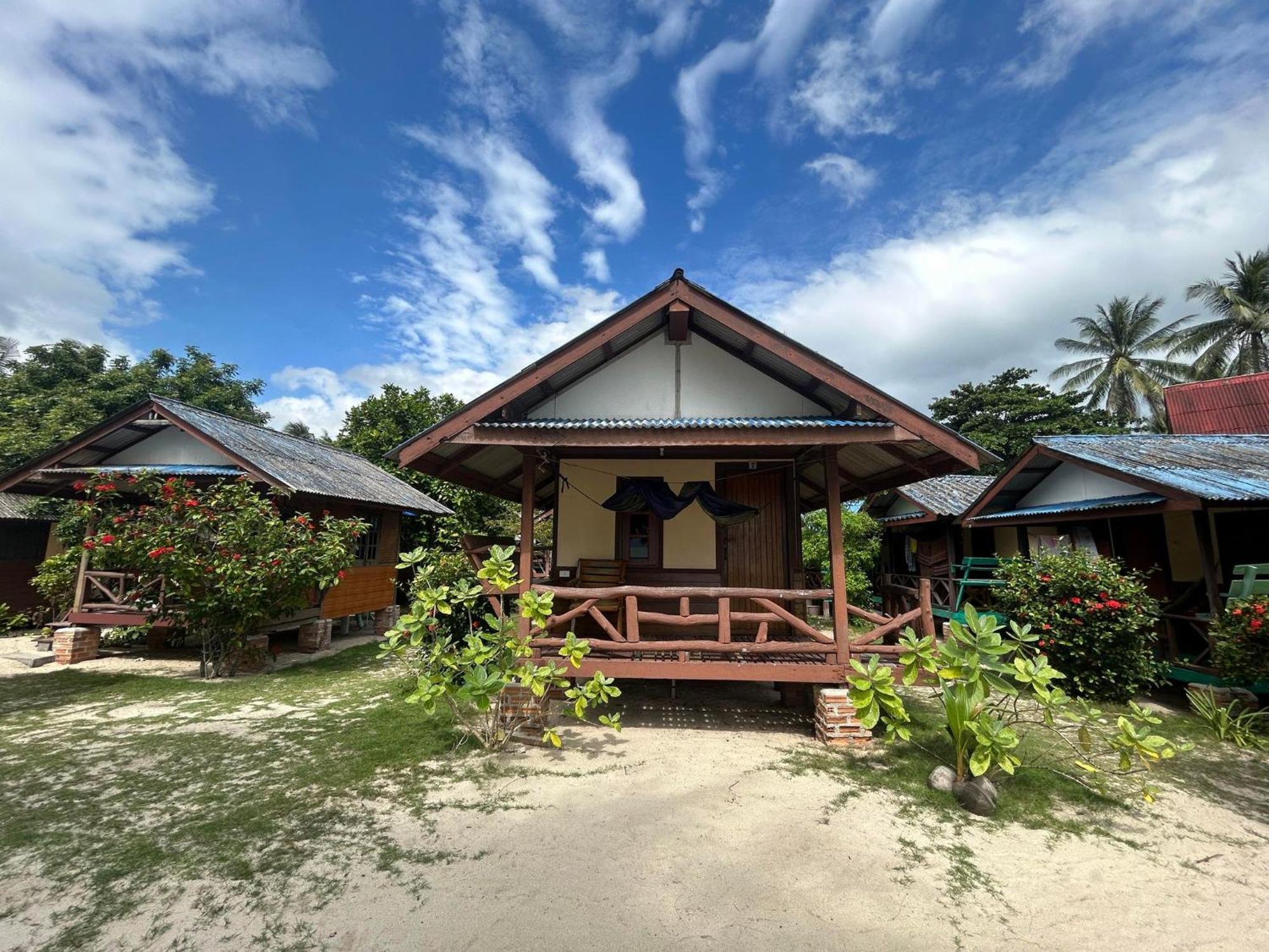 Pinks Bungalow Baan Tai Exterior photo